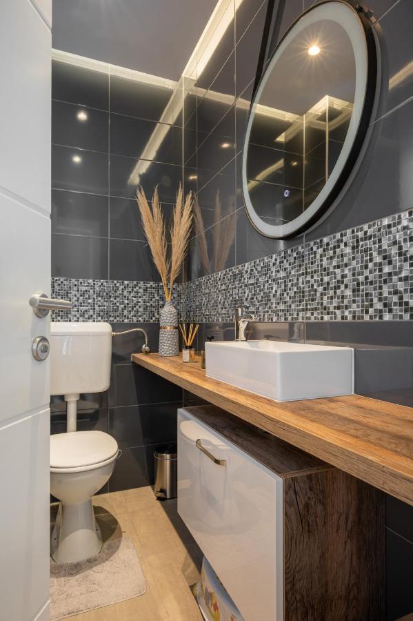 Apartment Tikvarin, Kastel Kambelovac Kaštela Екстериор снимка