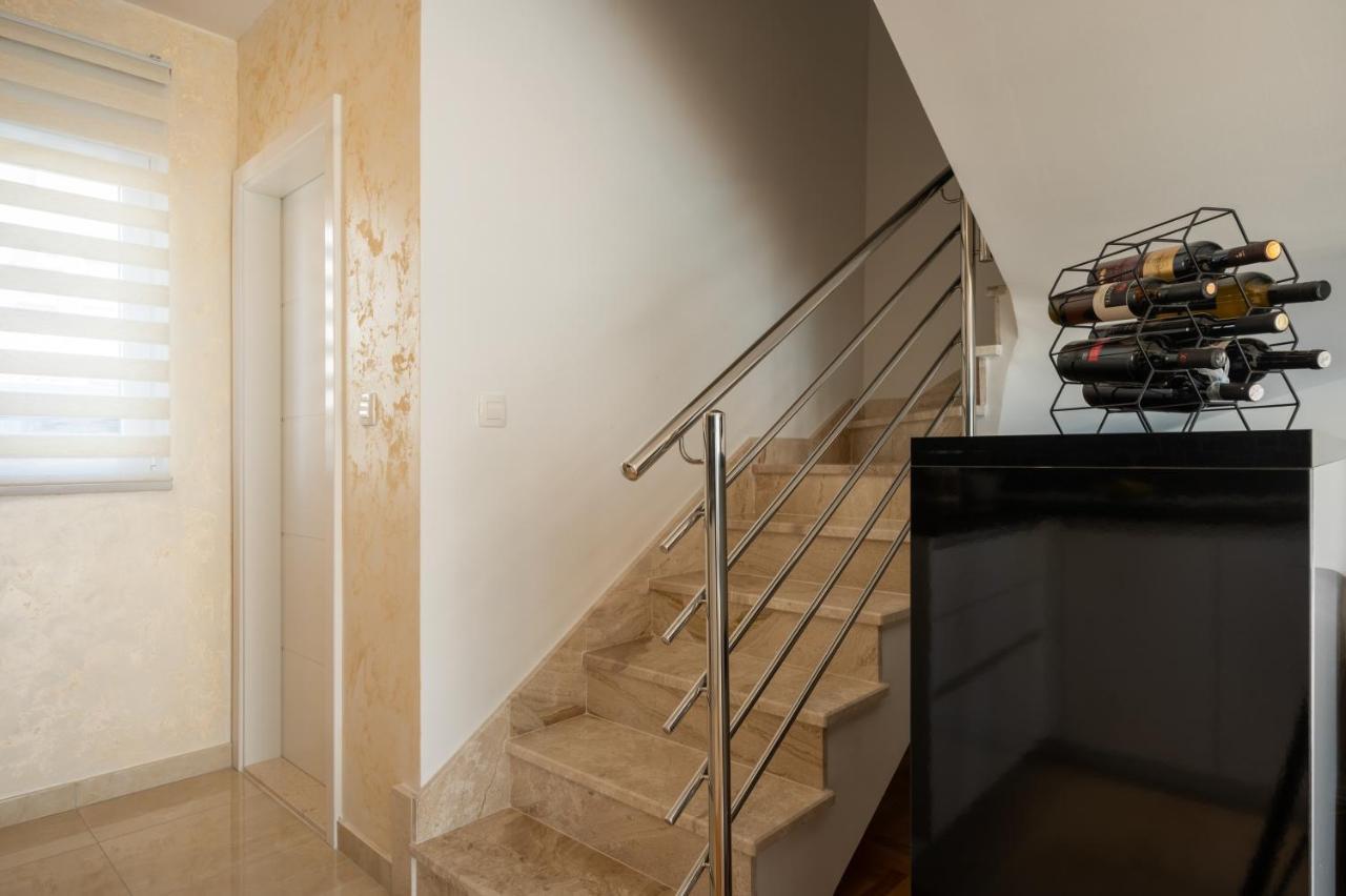 Apartment Tikvarin, Kastel Kambelovac Kaštela Екстериор снимка